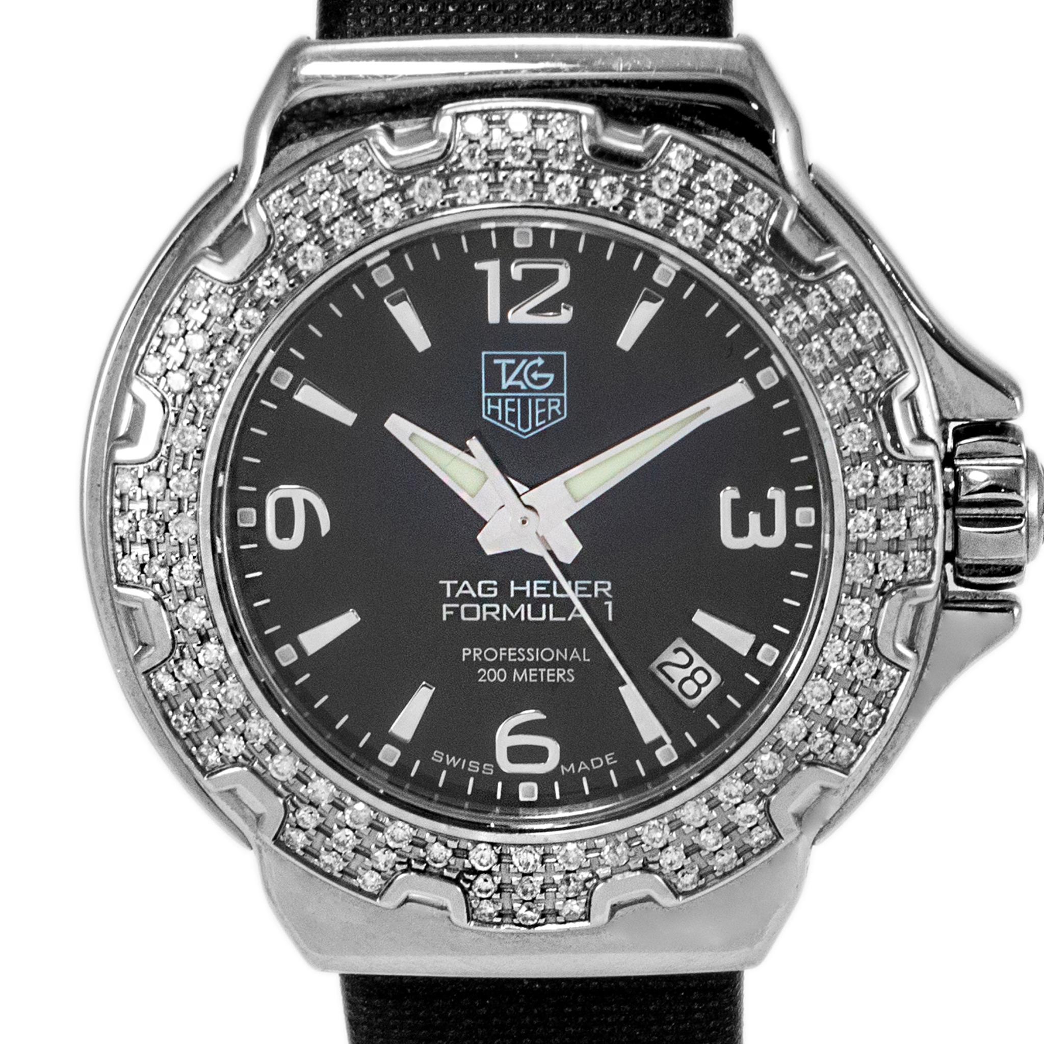 Marke: Tag Heuer 

Geschlecht: Damen

Metalltyp: Rostfreier Stahl

Durchmesser: 37,00 mm

Gewicht: 60,00 Gramm

Eine Damen-Edelstahl-Diamant TAG HEUER Swiss-made Uhr mit Original-Box und Papiere. Das Metall wurde getestet und als rostfreier Stahl