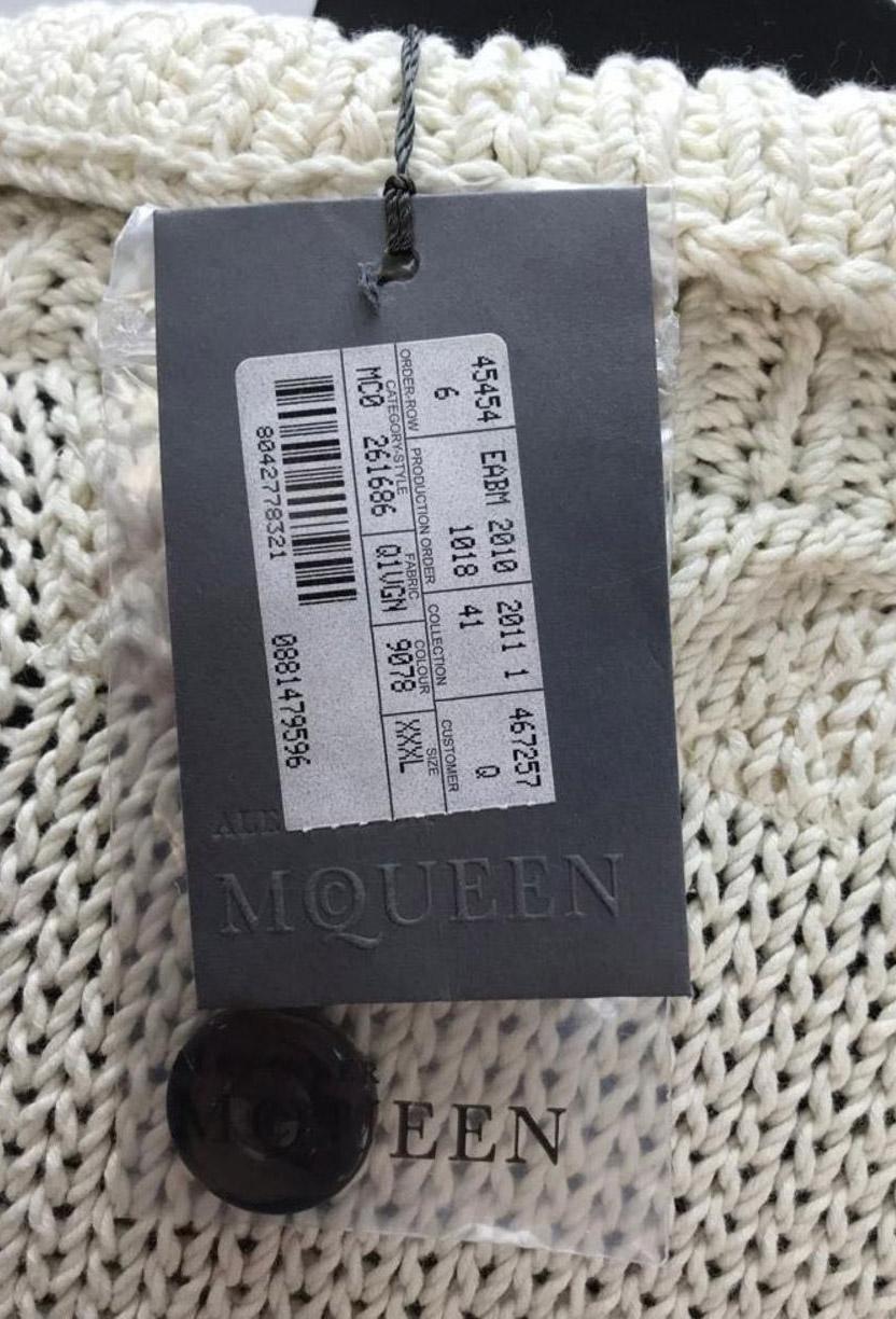 2010 Alexander McQueen Cardigan pour hommes
100% coton
Taille IT XXXL
Fabriqué en Italie
Nouveau, avec étiquettes