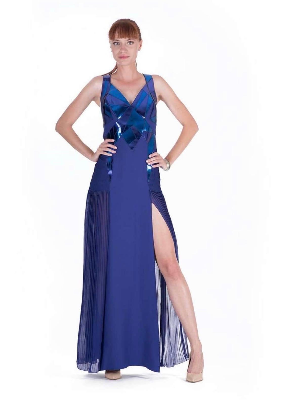 Viola 2010 Vintage Versace Abito in seta e pelle ametista in vendita