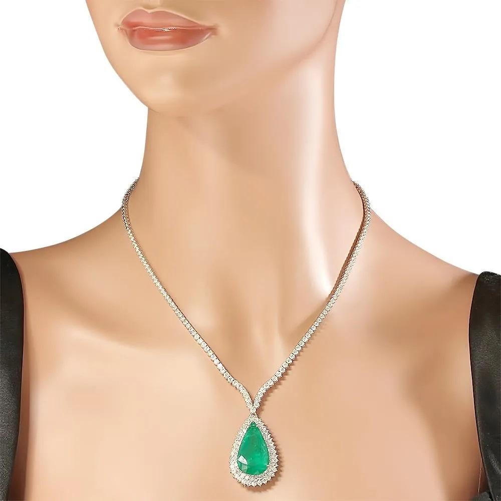 20.10ct Natural Emerald and Diamond 18K Solid White Gold Necklace In New Condition For Sale In Los Angeles, CA