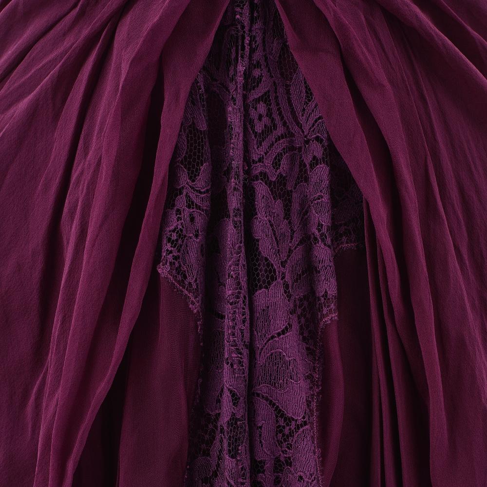 Alberta Ferretti, abito anni 2010 in chiffon di seta e pizzo, color melanzana, con scollo al collo. In condizioni ottime in vendita a London, GB