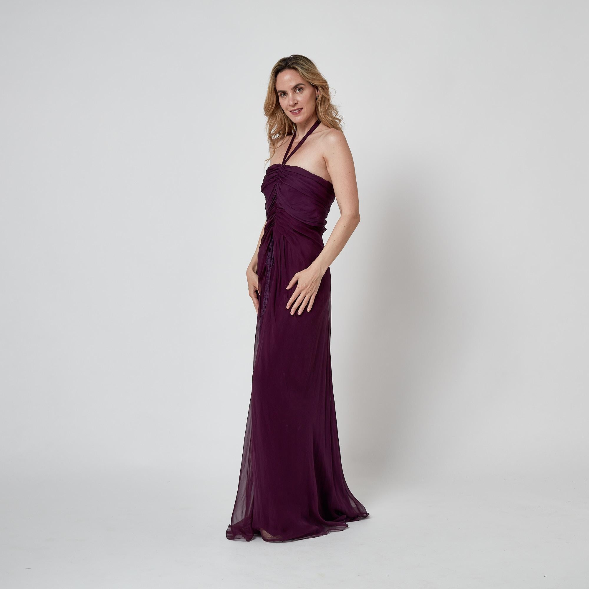 Alberta Ferretti, abito anni 2010 in chiffon di seta e pizzo, color melanzana, con scollo al collo. in vendita 3