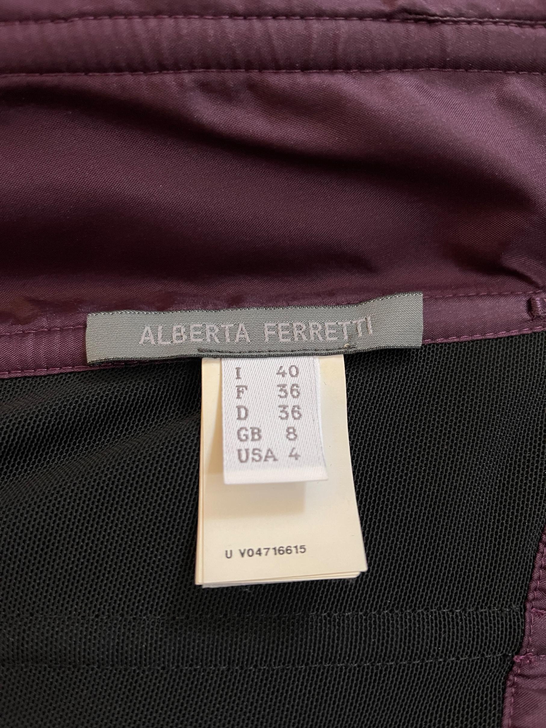 Alberta Ferretti, abito anni 2010 in chiffon di seta e pizzo, color melanzana, con scollo al collo. in vendita 4