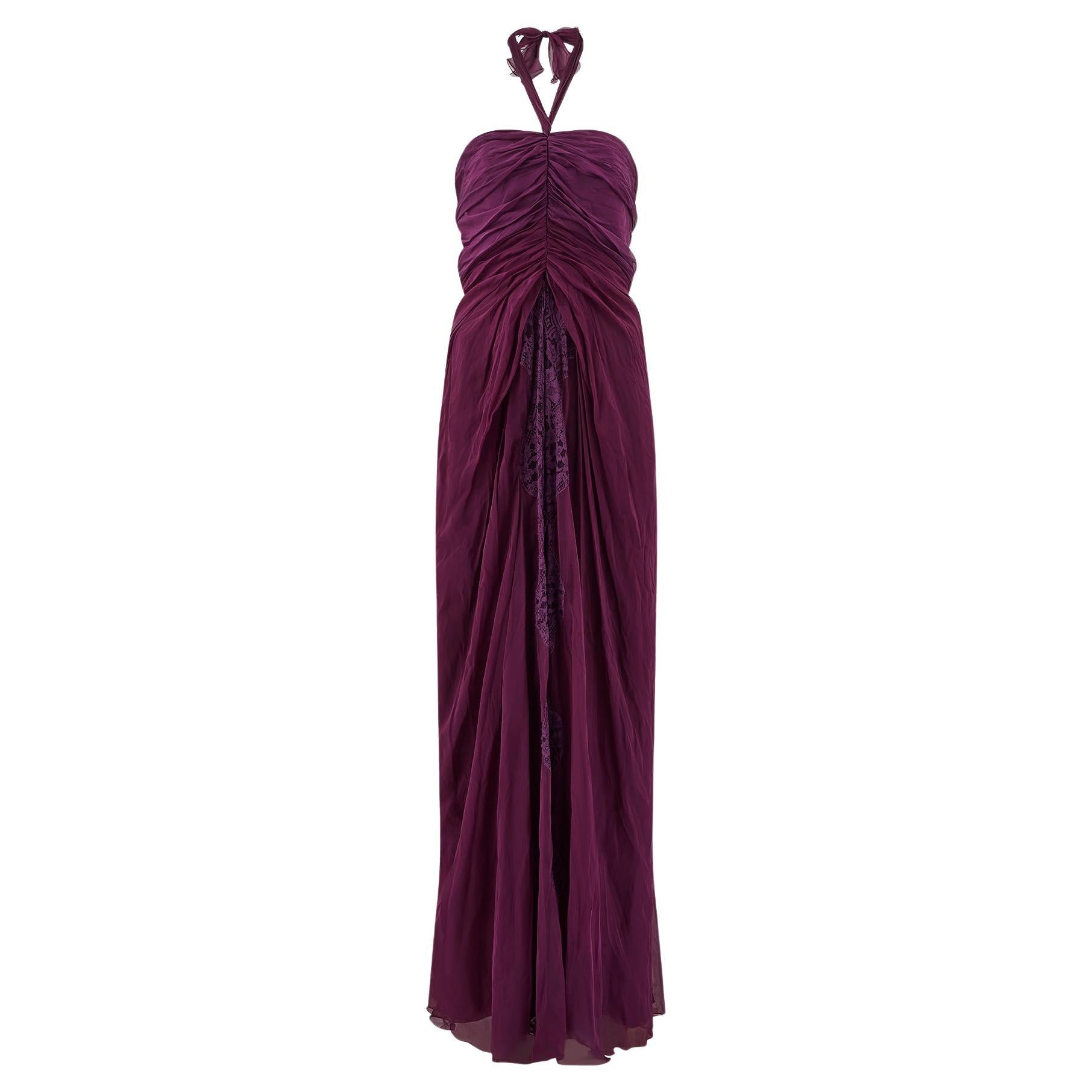Alberta Ferretti, abito anni 2010 in chiffon di seta e pizzo, color melanzana, con scollo al collo.