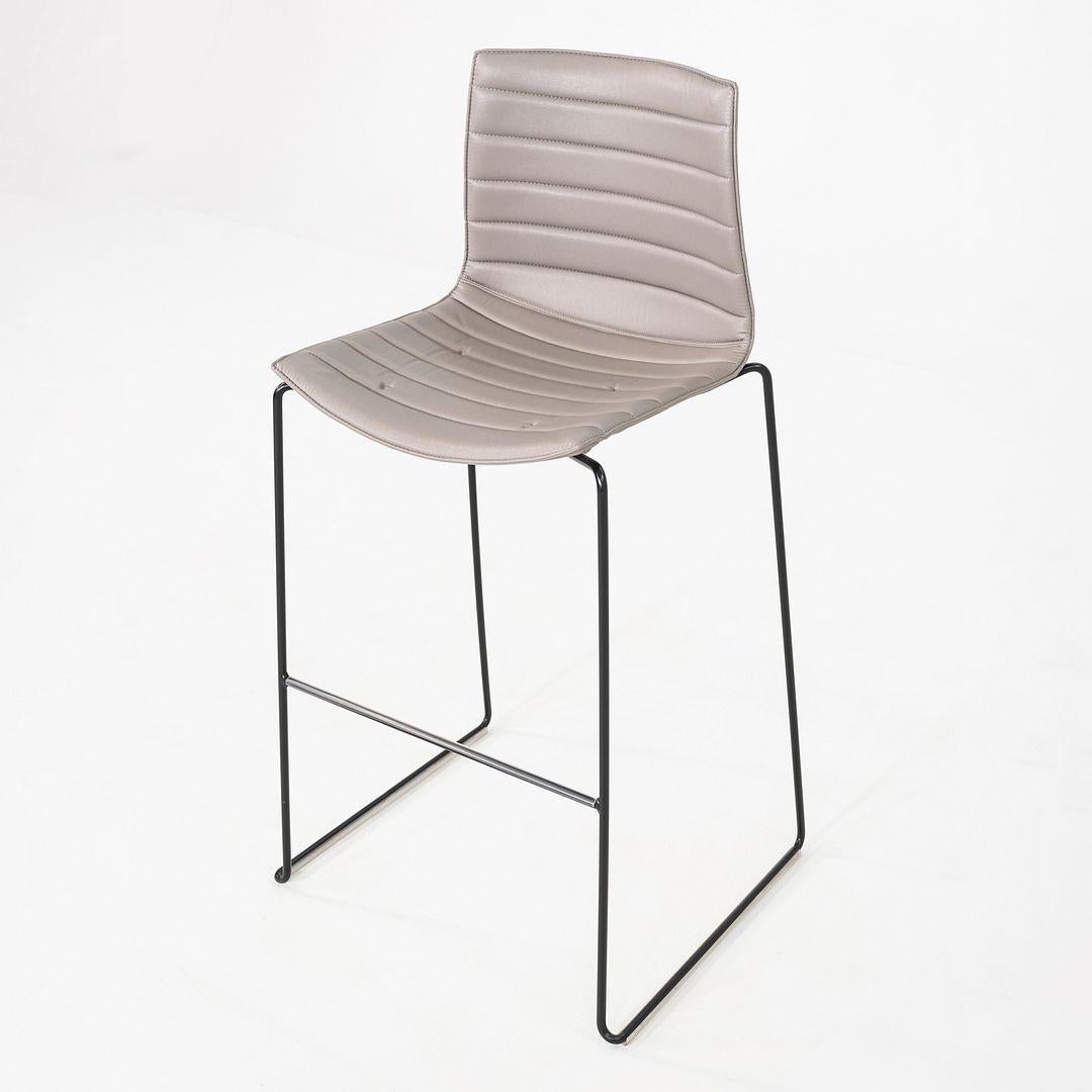 2010s Arper Catifa 46 Bar Stool in Beige Vinyl 8x Available (Moderne) im Angebot