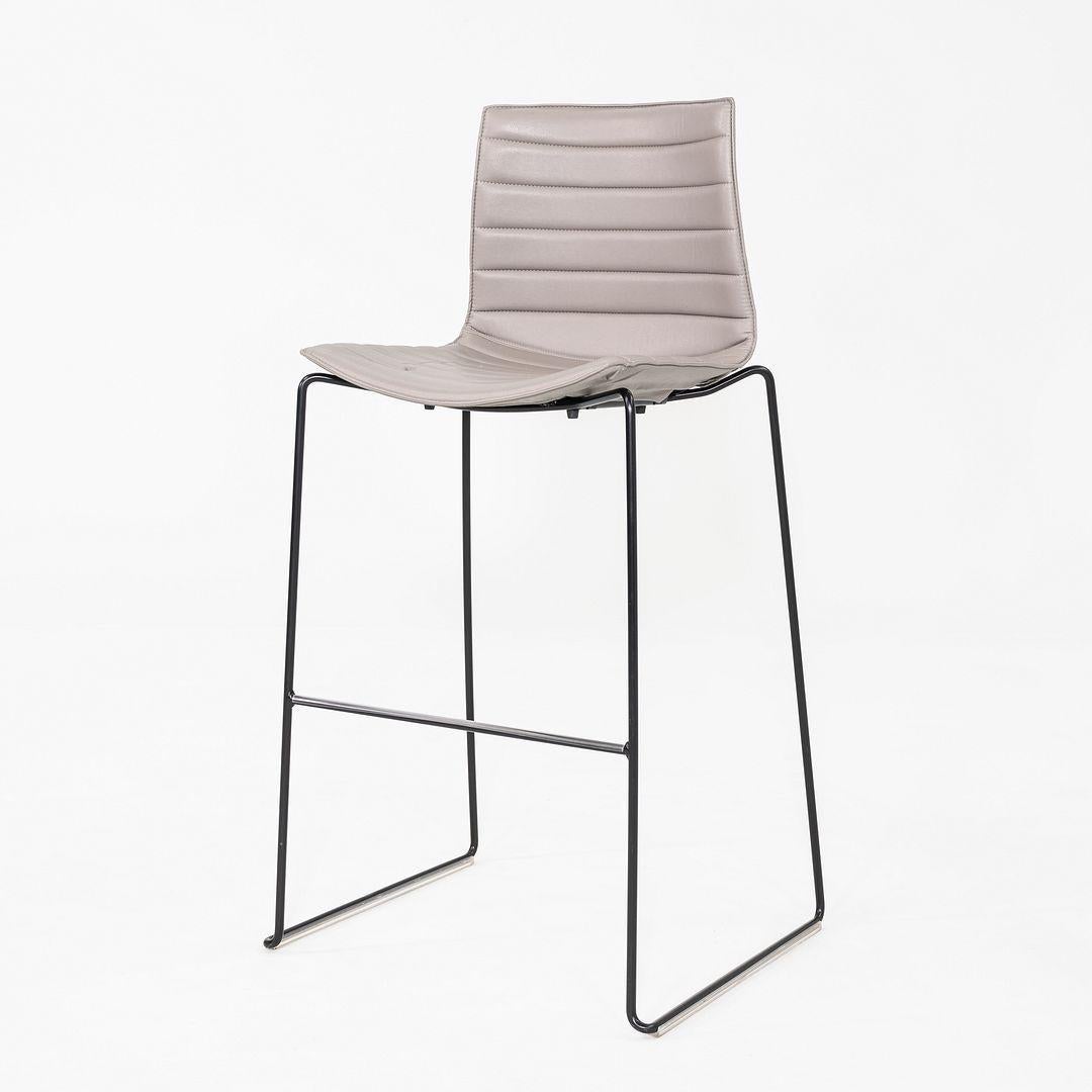 2010s Arper Catifa 46 Bar Stool in Beige Vinyl 8x Available (Italienisch) im Angebot