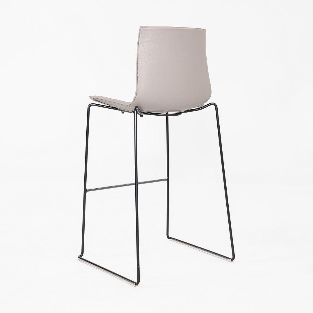 2010s Arper Catifa 46 Bar Stool in Beige Vinyl 8x Available (21. Jahrhundert und zeitgenössisch) im Angebot