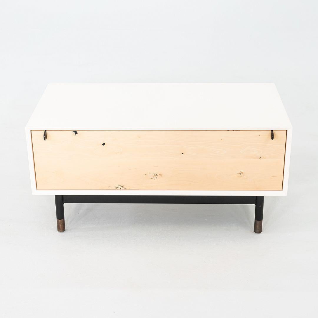 Comodino/armadio a basso profilo BDDW del 2010 in ottone e legno laccato 31x16x15 In condizioni buone in vendita a Philadelphia, PA