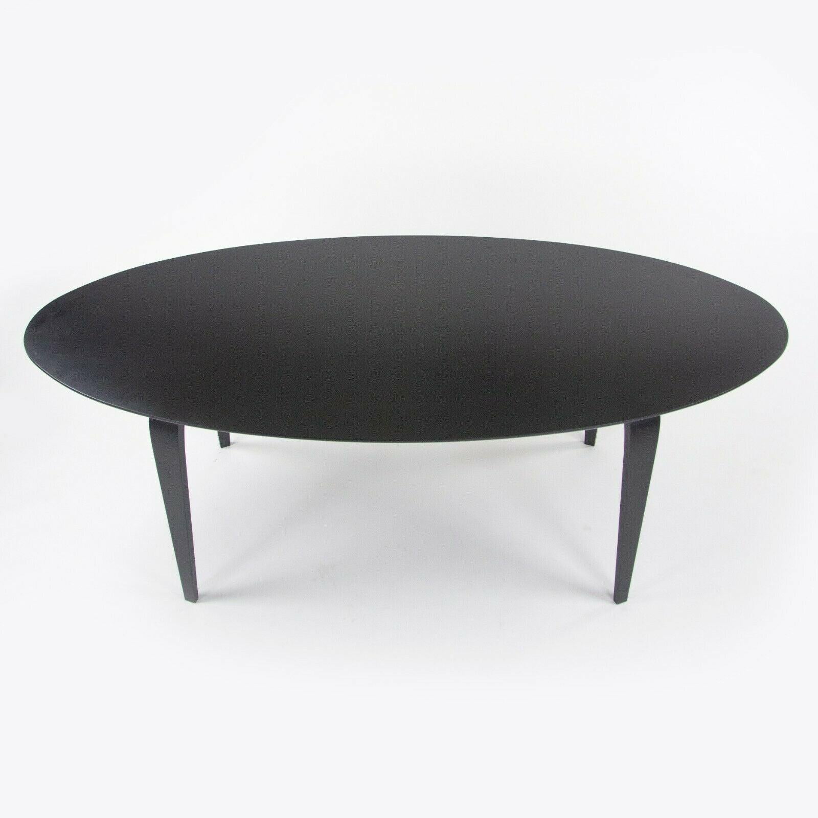 Table de salle à manger ovale en noyer ébonisé 84 x 38 in Benjamin Cherner des années 2010 en vente 3