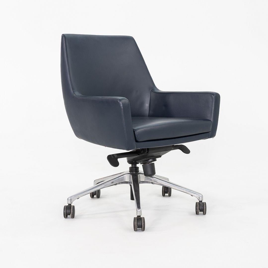 2010s Bernhardt Design Cardan Leder Schreibtischstuhl in blauem Leder im Angebot 5
