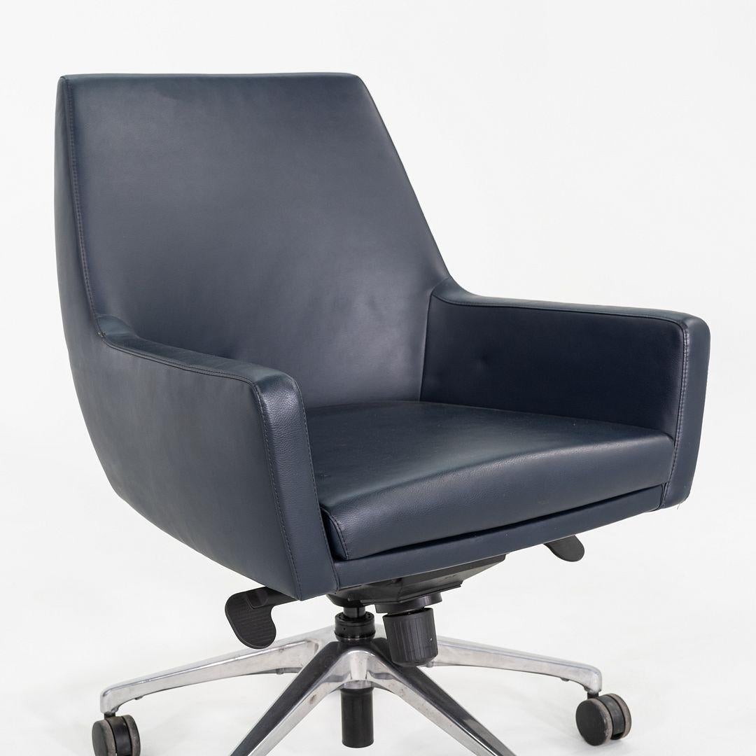 2010s Bernhardt Design Cardan Leder Schreibtischstuhl in blauem Leder im Angebot 6