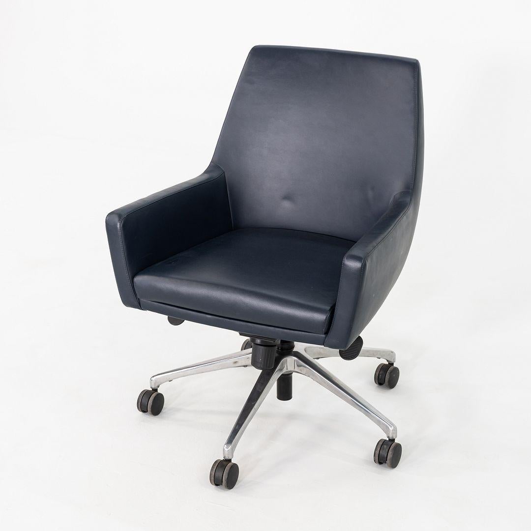 2010s Bernhardt Design Cardan Leder Schreibtischstuhl in blauem Leder (amerikanisch) im Angebot