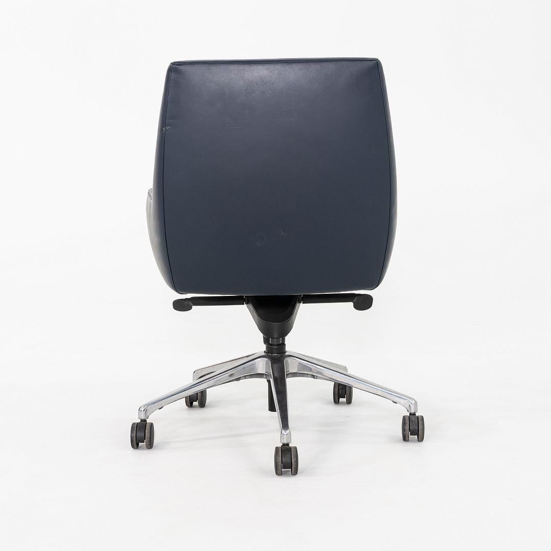 2010s Bernhardt Design Cardan Leder Schreibtischstuhl in blauem Leder im Angebot 3