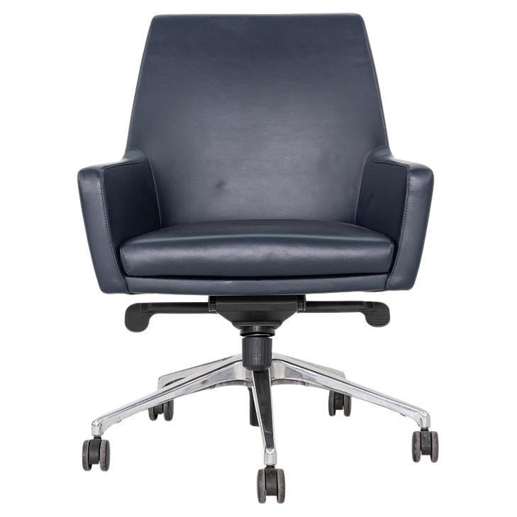 2010s Bernhardt Design Cardan Leder Schreibtischstuhl in blauem Leder im Angebot