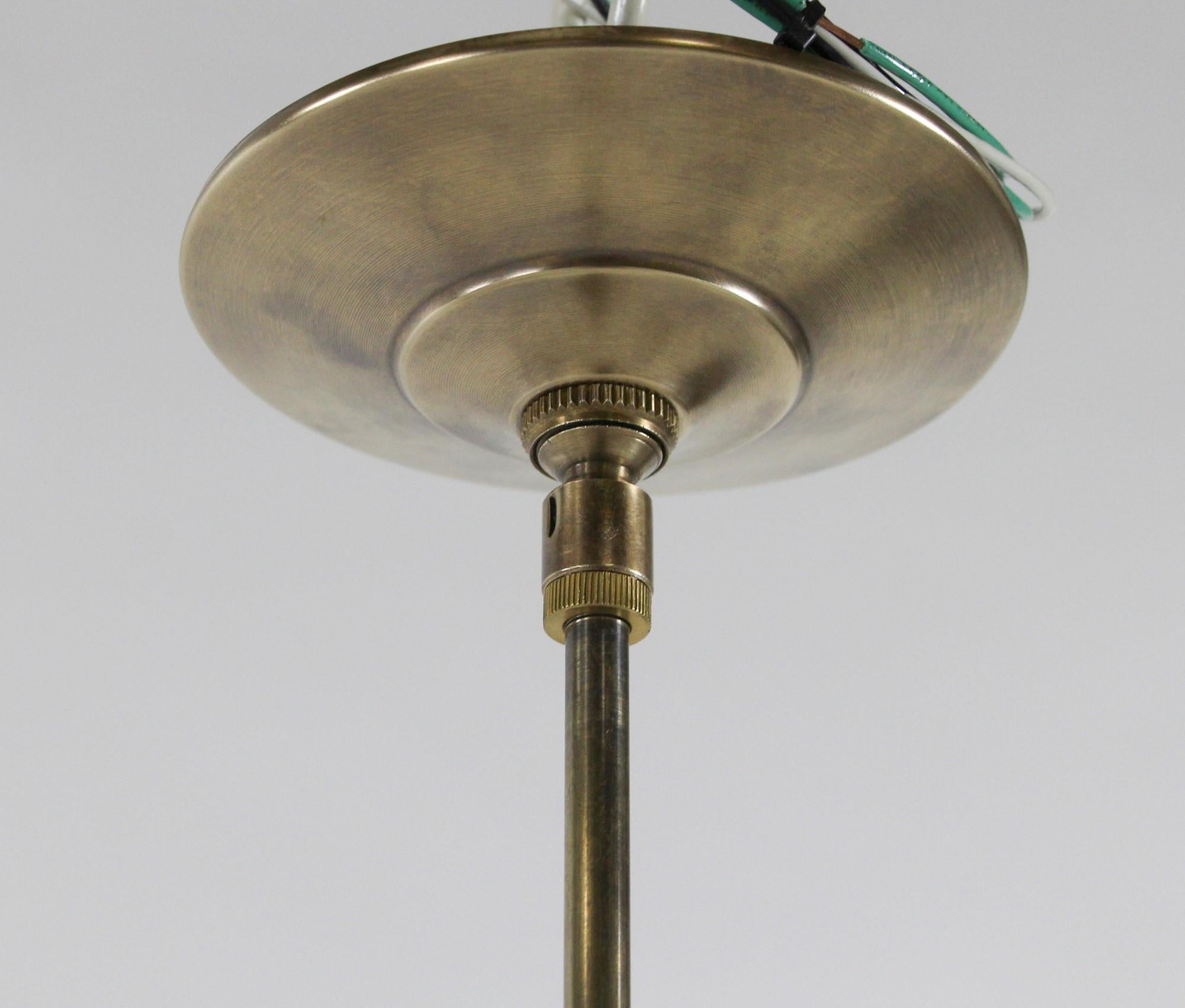 Lights en laiton des Antiquities avec deux abat-jours en verre prismatique à volants antiques 1
