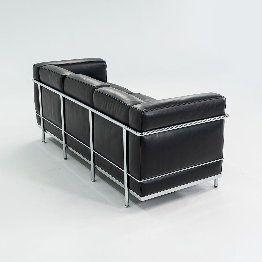 2010er Cassina LC2 3-Sitz-Sofa aus schwarzem Leder (Italienisch) im Angebot