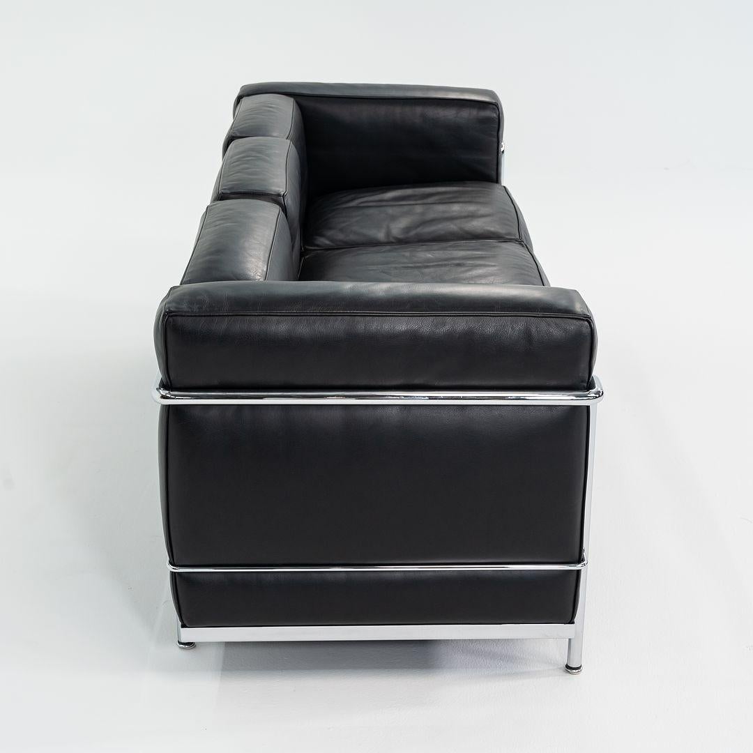 2010er Cassina LC2 3-Sitz-Sofa aus schwarzem Leder im Angebot 1