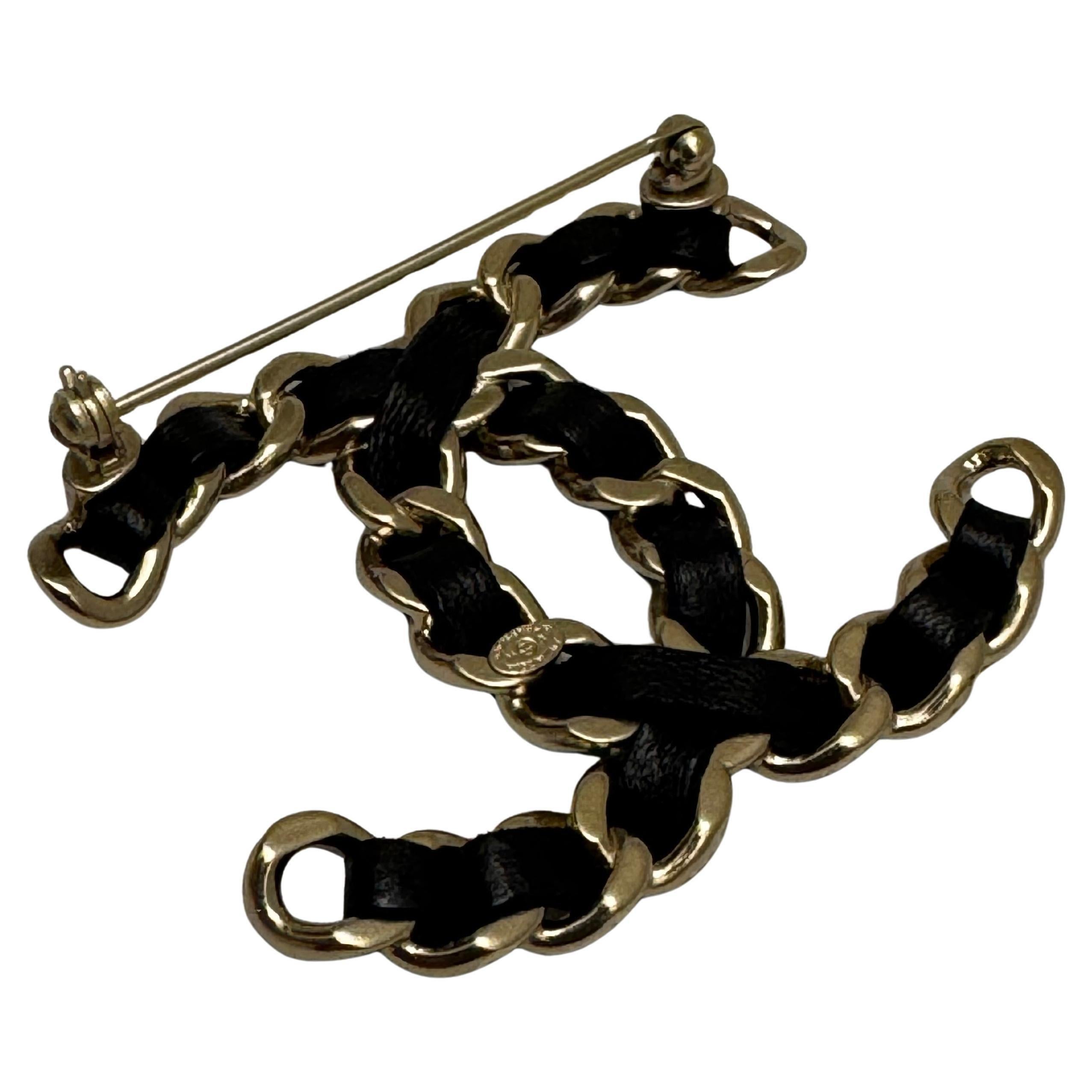2010s CHANEL CC Leather Chain Brooch Silver Black For Sale 1
