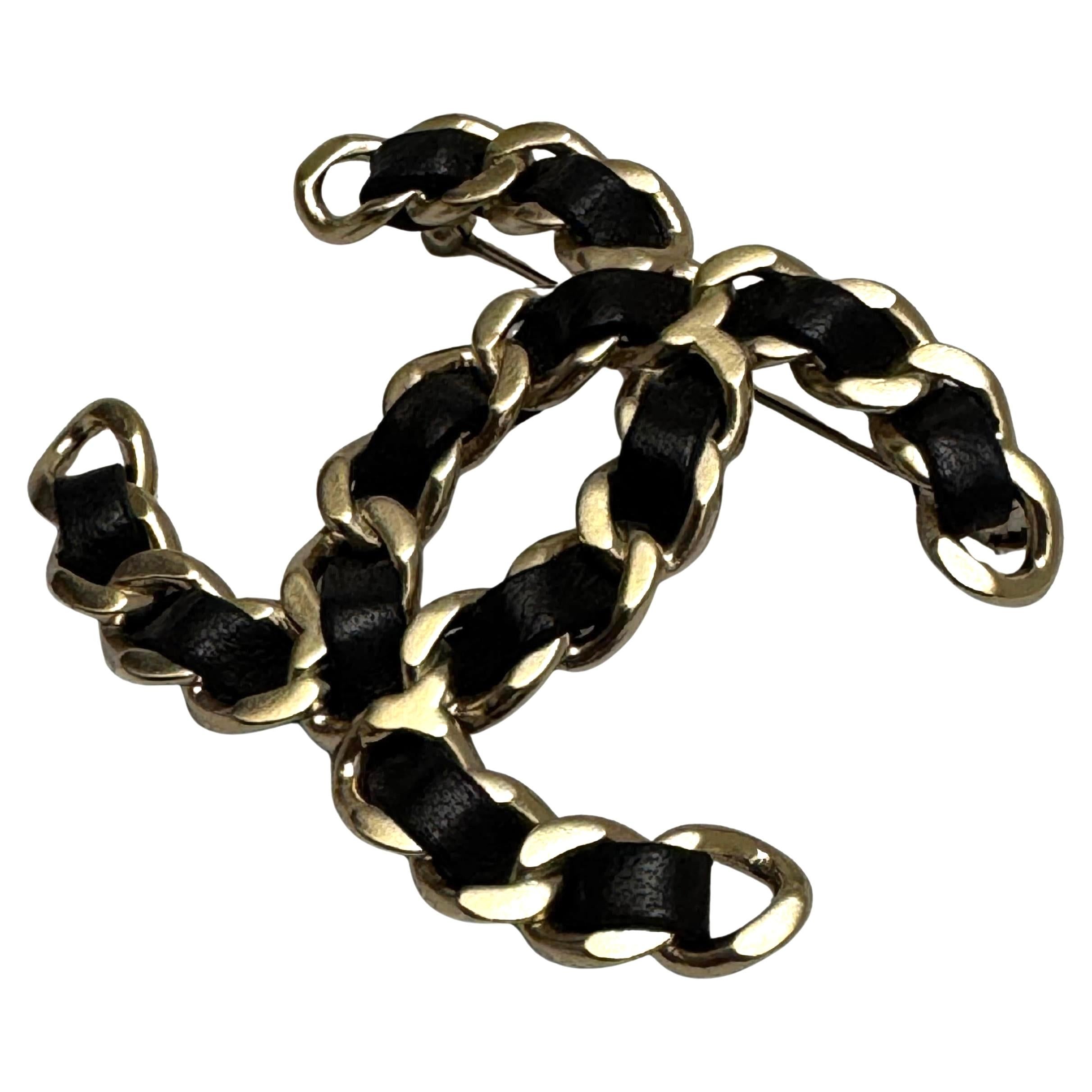 Women's or Men's 2010s CHANEL CC Leather Chain Brooch Silver Black For Sale