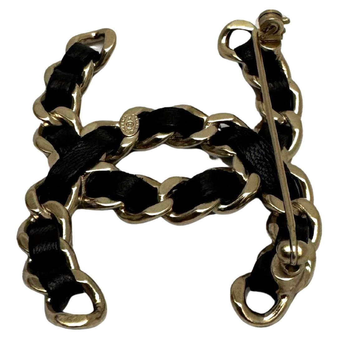 2010s CHANEL CC Leather Chain Brooch Silver Black For Sale 2