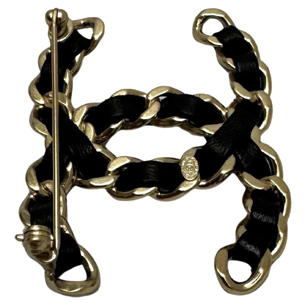 2010s CHANEL CC Leather Chain Brooch Silver Black For Sale 3