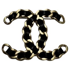2010s CHANEL CC Broche chaîne en cuir Silver Black