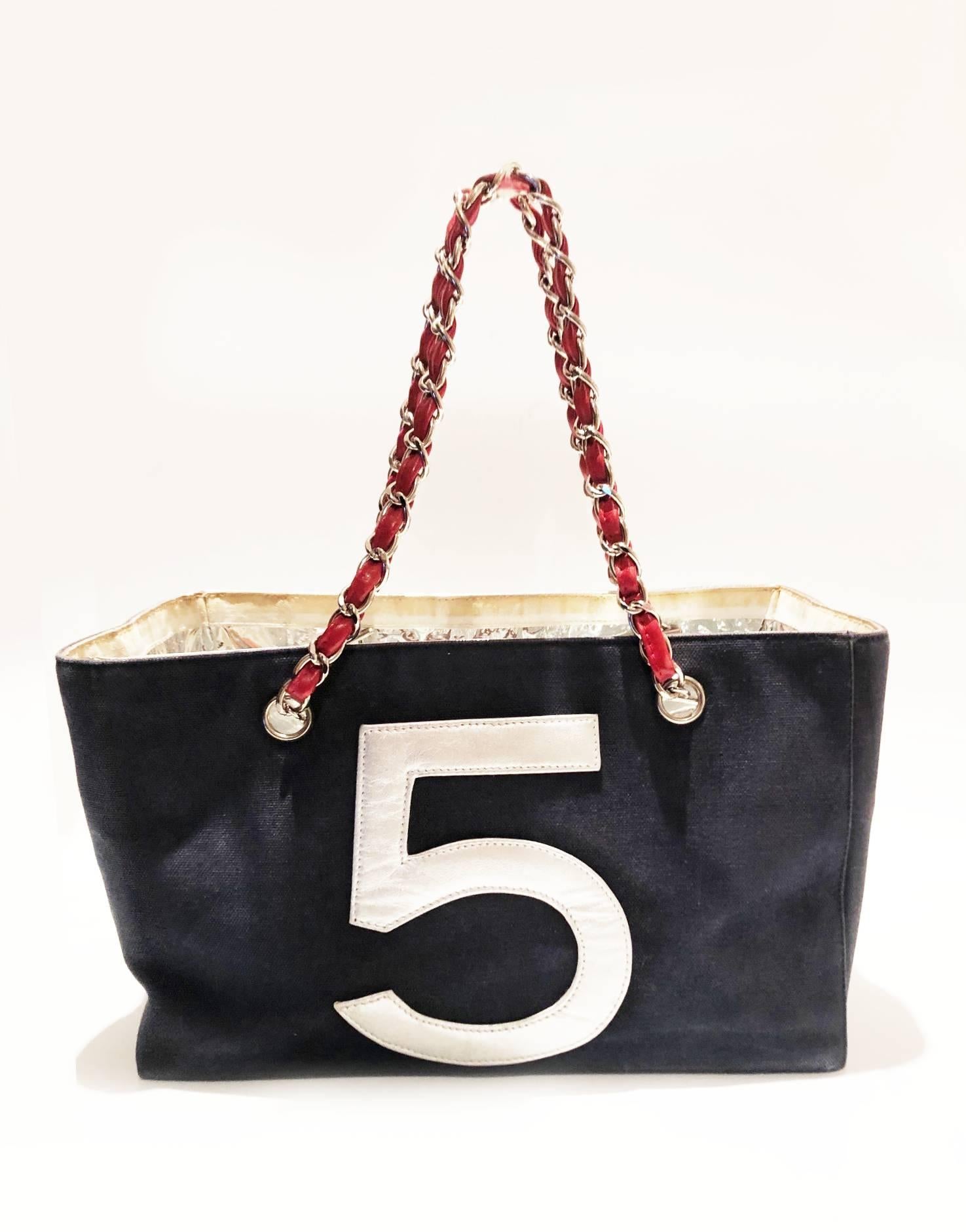 2010er Chanel No 5 Tote Kettentasche im Zustand „Gut“ in London, GB
