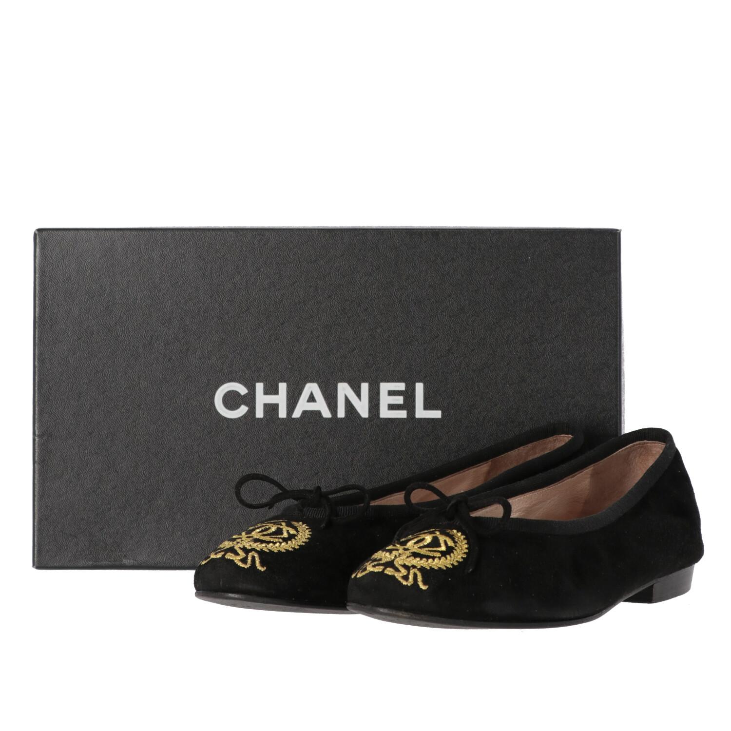 2010s Chanel Vintage Black Suede Ballerinas with Golden Logo 2
