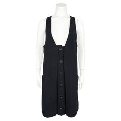 2010 - Chloe, chasuble en laine noire avec boutons sur le devant