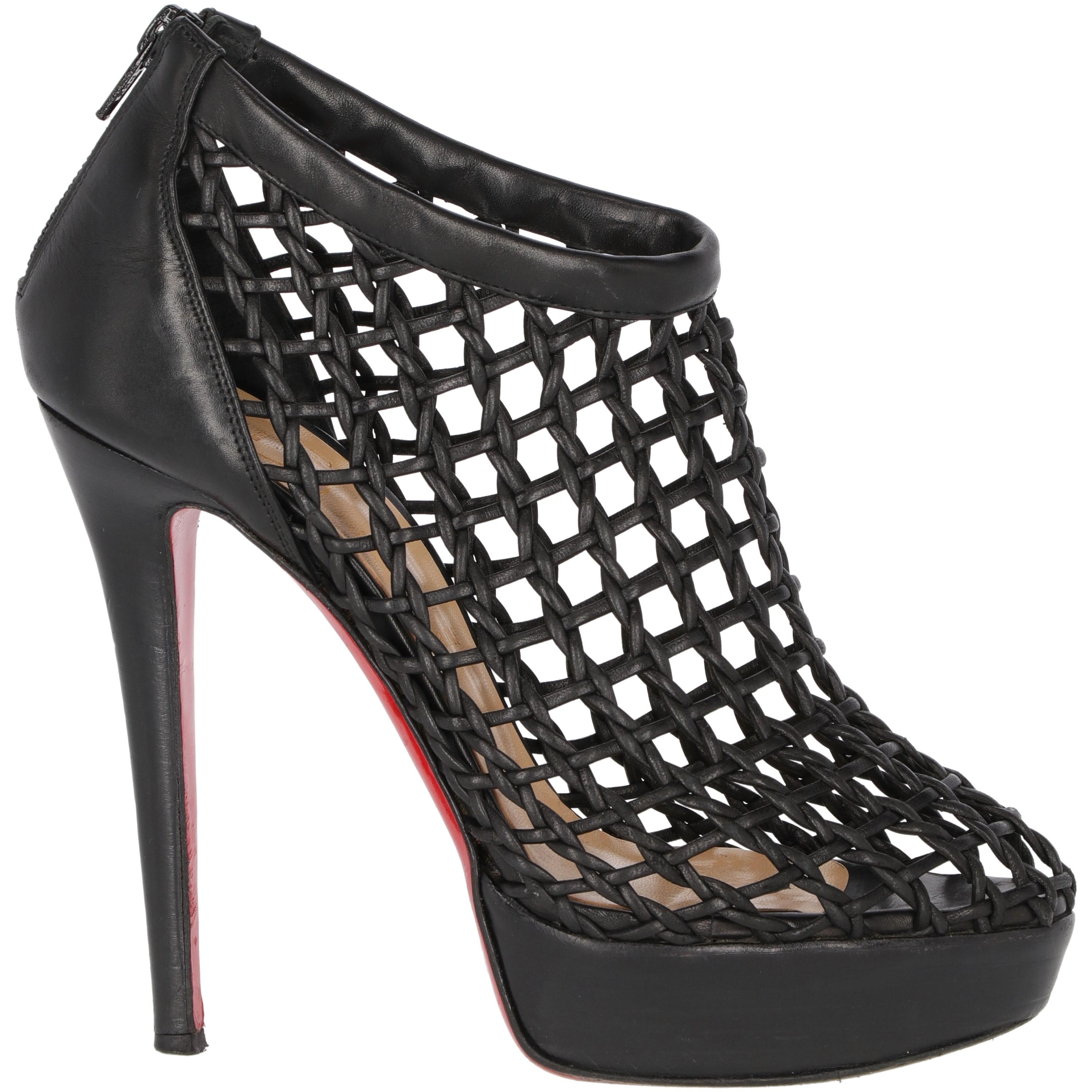 Women's 2010s Christian Louboutin Leather Pumps