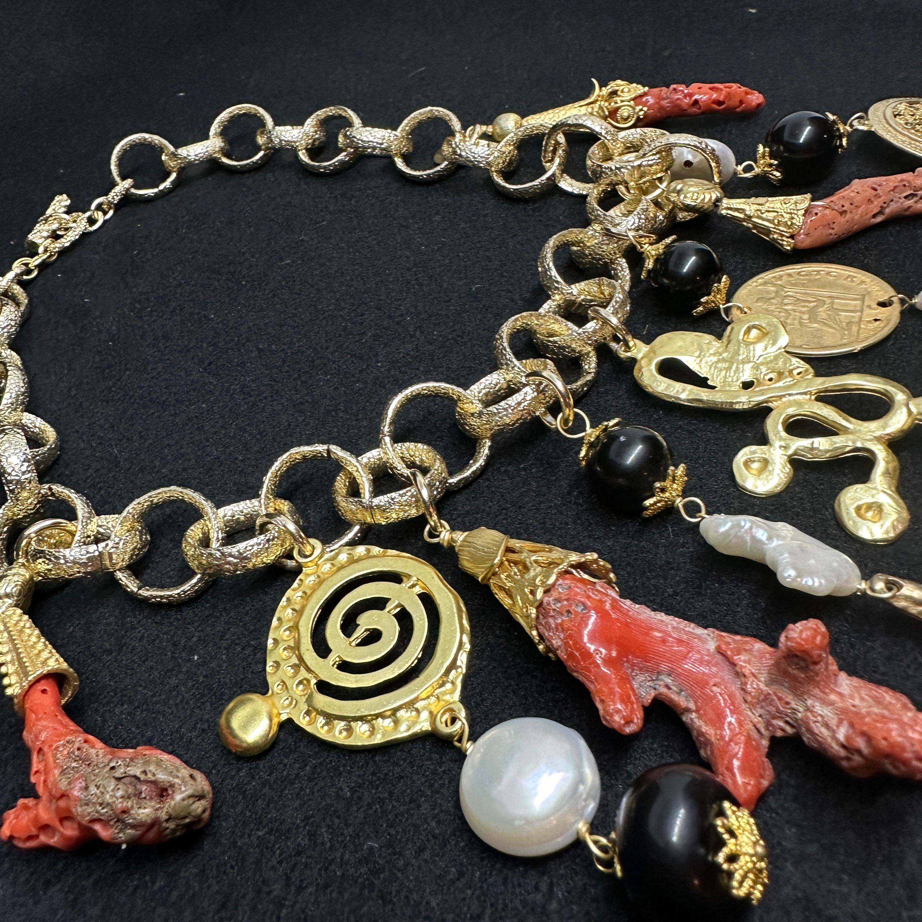2010s Contemporary Coral and Brass Charm Necklace by Almala In New Condition In Aci Castello, IT