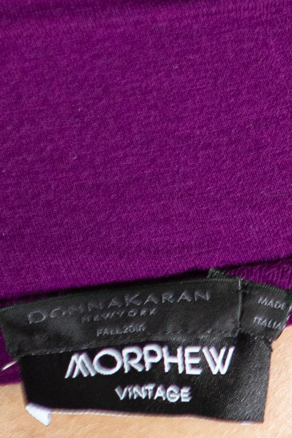 2010S DONNA KARAN Plum Rayon Bodycon Skirt With Ruched Side (Jupe bodycon en rayonne prune avec côtés froncés) en vente 5