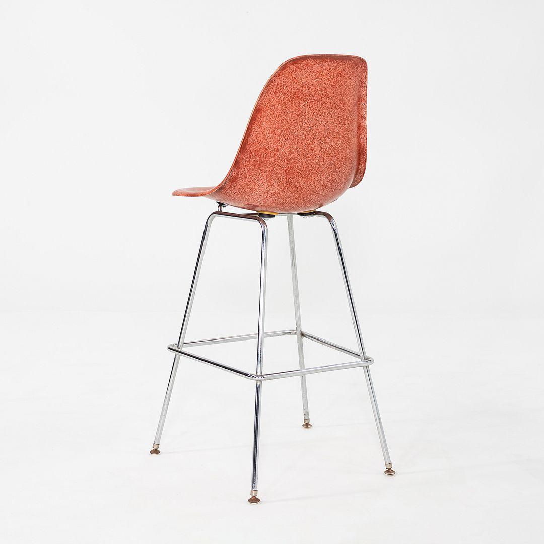 2010s Modernica Tabouret de bar en fibre de verre orange rouge 13x Disponible Bon état - En vente à Philadelphia, PA