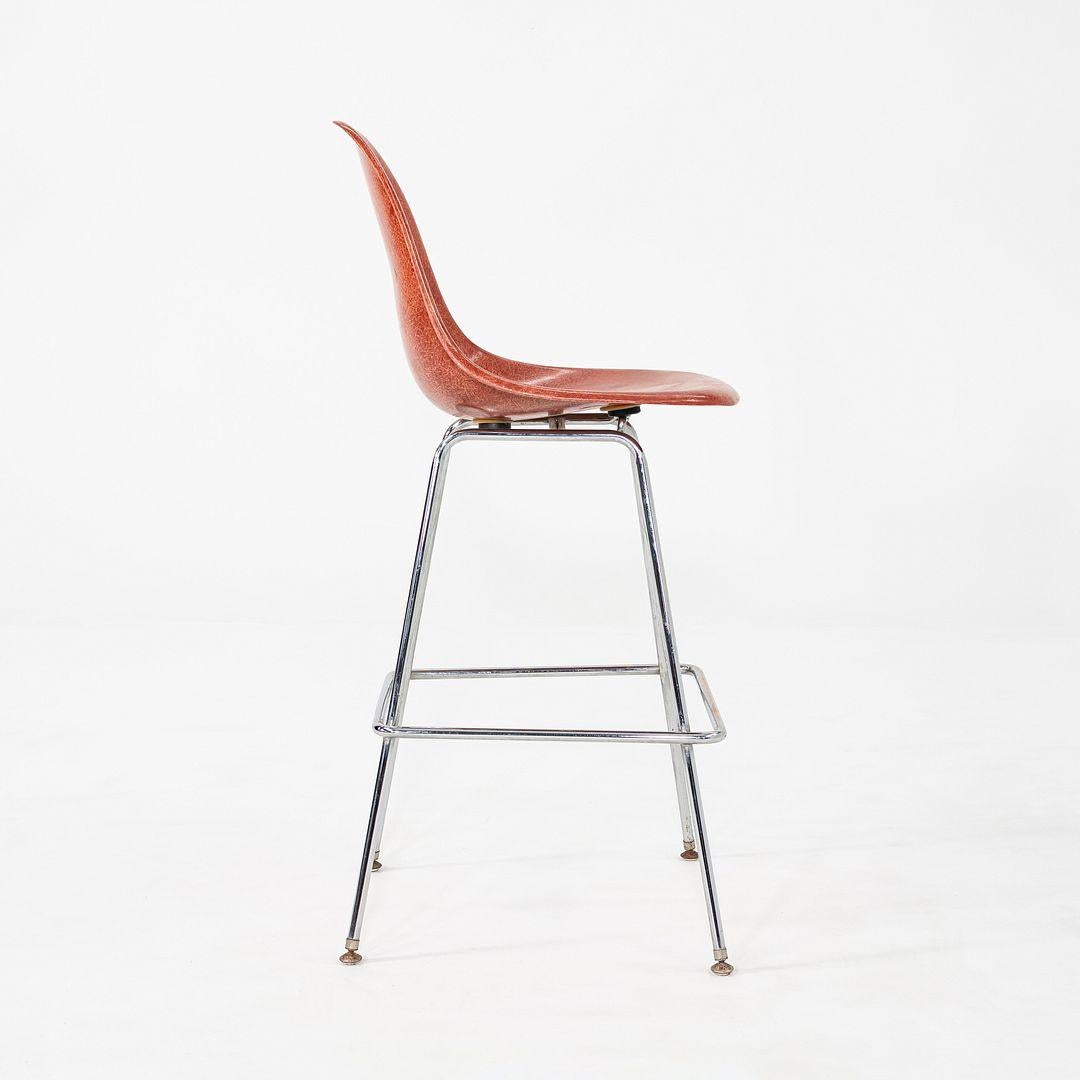 2010s Modernica Tabouret de bar en fibre de verre orange rouge 13x Disponible en vente 1
