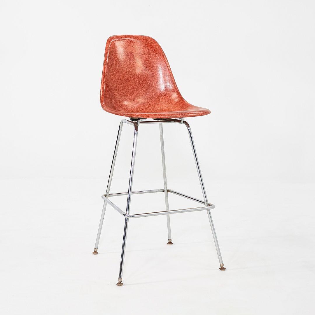 2010s Modernica Tabouret de bar en fibre de verre orange rouge 13x Disponible en vente 2
