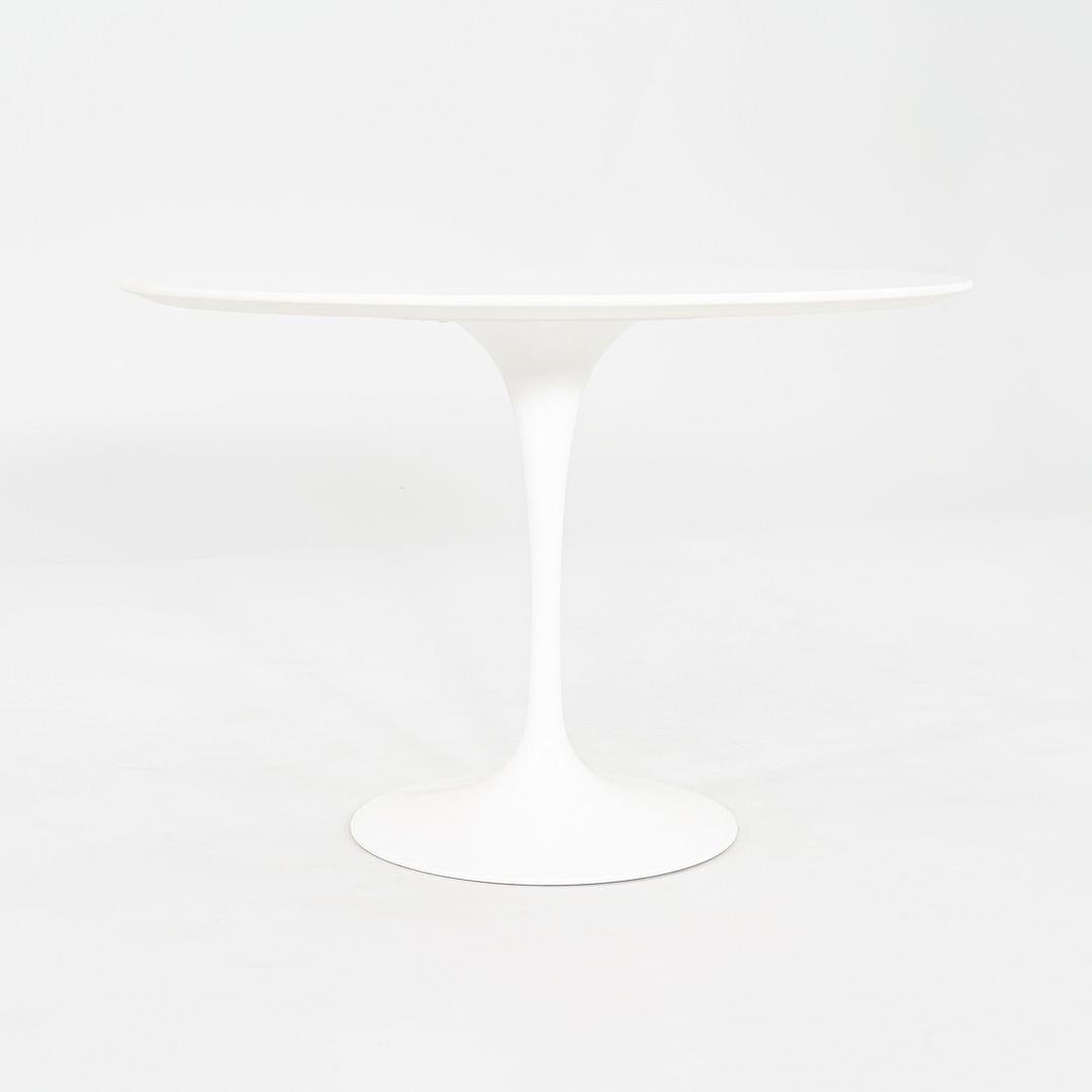 Américain 2010s Eero Saarinen for Knoll Table de salle à manger Tulip 42