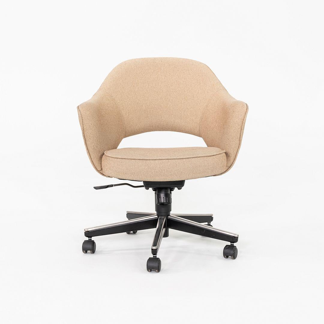 2010er Jahre Eero Saarinen für Knoll Schreibtischstühle mit Armlehnen 15x verfügbar im Zustand „Gut“ im Angebot in Philadelphia, PA