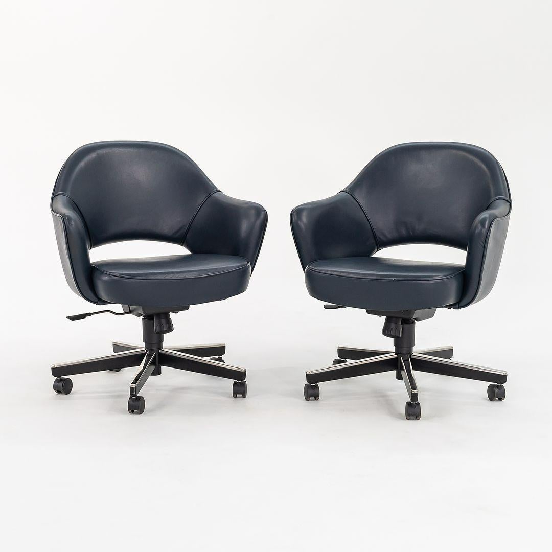 2010er Jahre Eero Saarinen für Knoll Chefschreibtischstühle mit blauem Leder 7x verfügbar im Angebot 4