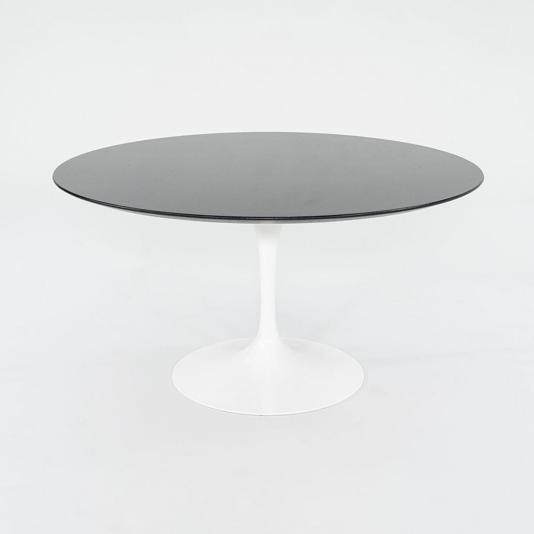 2010er Jahre Eero Saarinen für Knoll Tulpen-Sockel-Esstisch mit 54