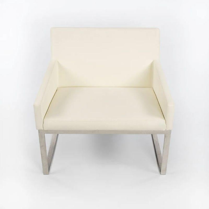 XXIe siècle et contemporain 2010s Fabien Baron for Bernhardt Design B.3 White Leather Lounge Chair with Arms (Chaise longue en cuir blanc avec accoudoirs) en vente