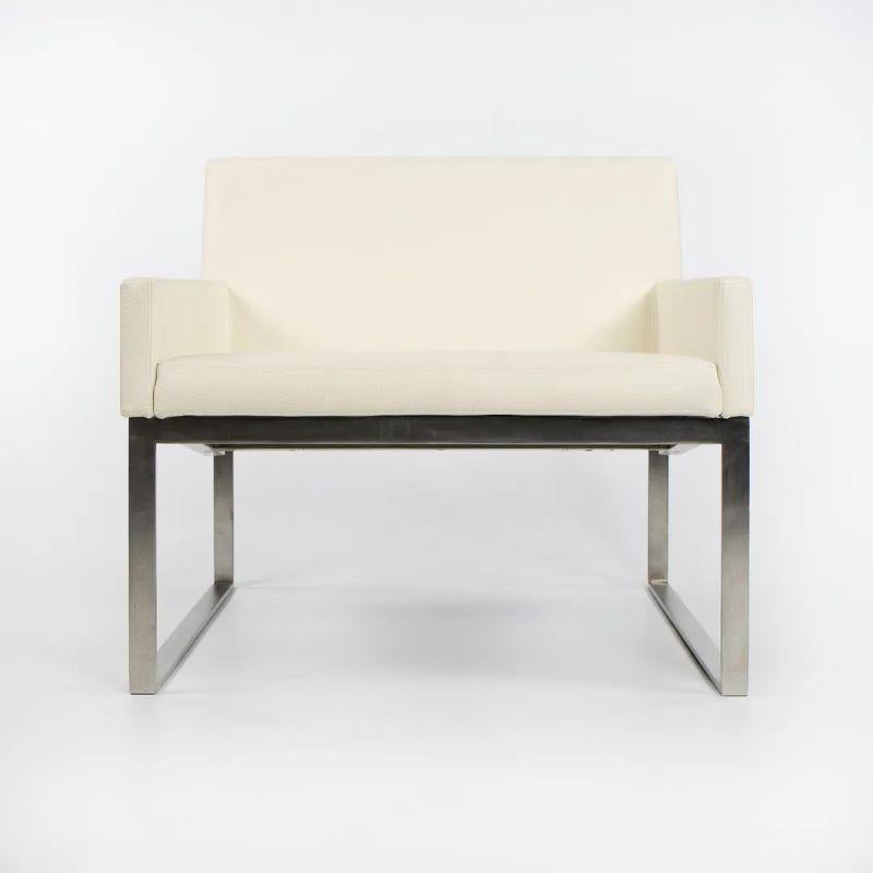 Cuir 2010s Fabien Baron for Bernhardt Design B.3 White Leather Lounge Chair with Arms (Chaise longue en cuir blanc avec accoudoirs) en vente
