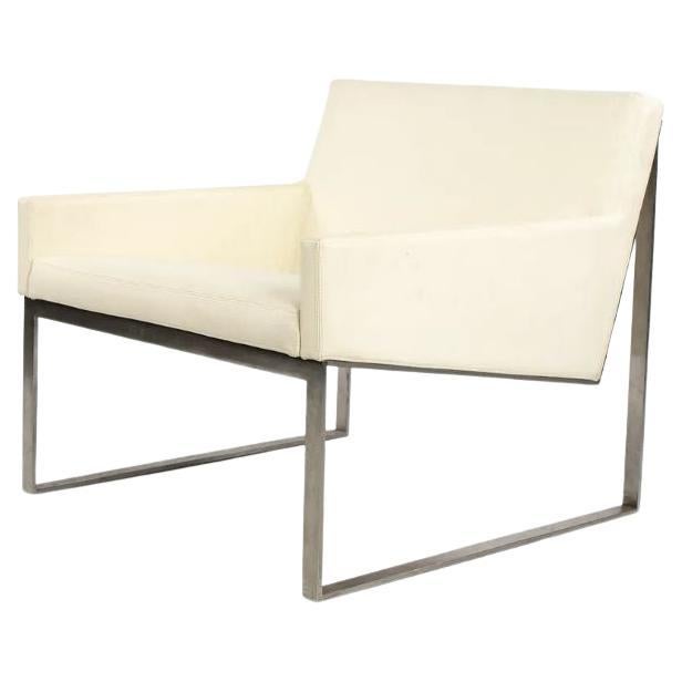 2010s Fabien Baron for Bernhardt Design B.3 White Leather Lounge Chair with Arms (Chaise longue en cuir blanc avec accoudoirs)