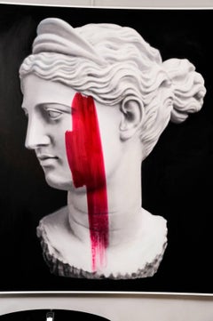 Pintura figurativa de 2010 que muestra un busto de antigüedades