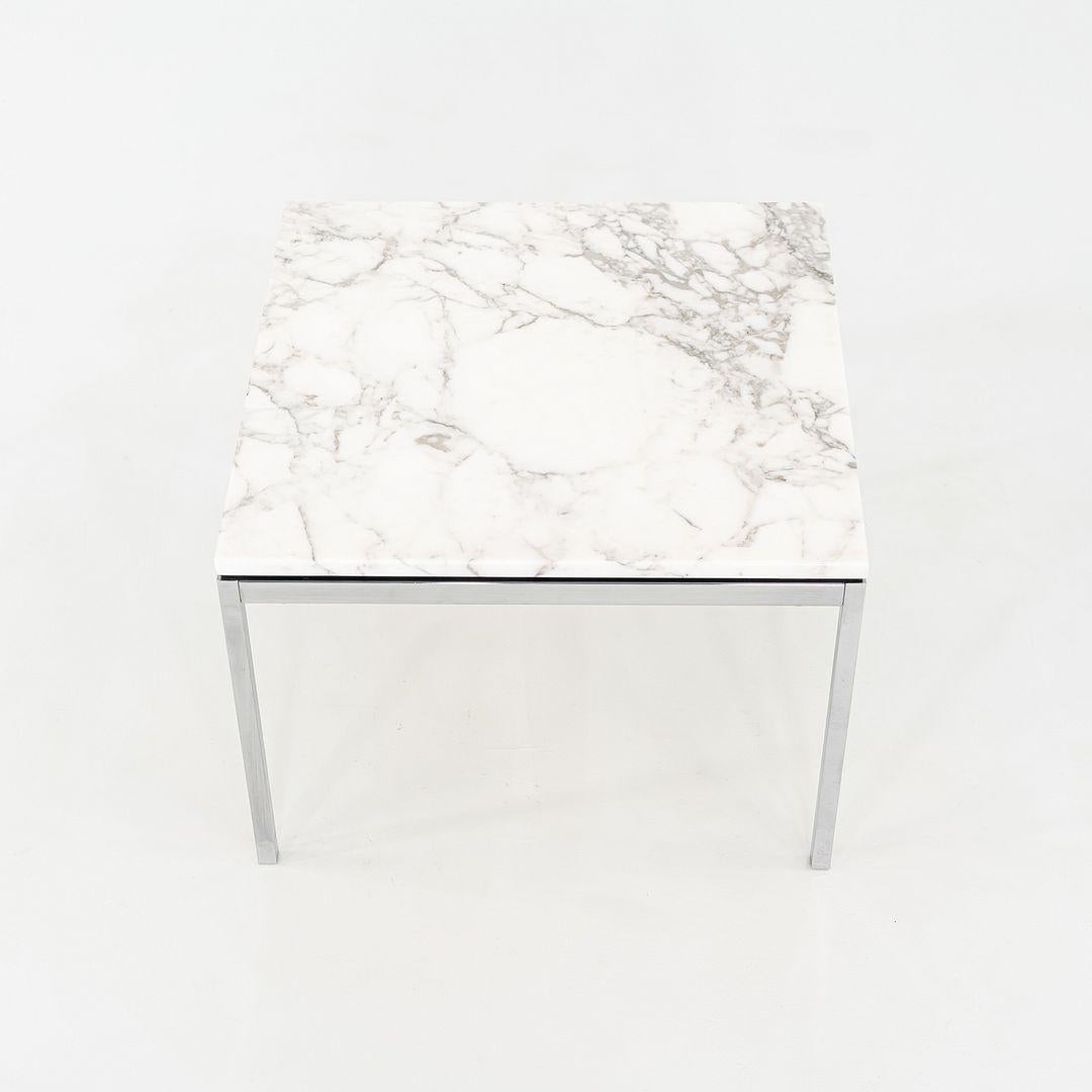 2010s Table d'appoint Florence Knoll avec plateau en marbre Arabescato poli 23x23x17 en vente 4