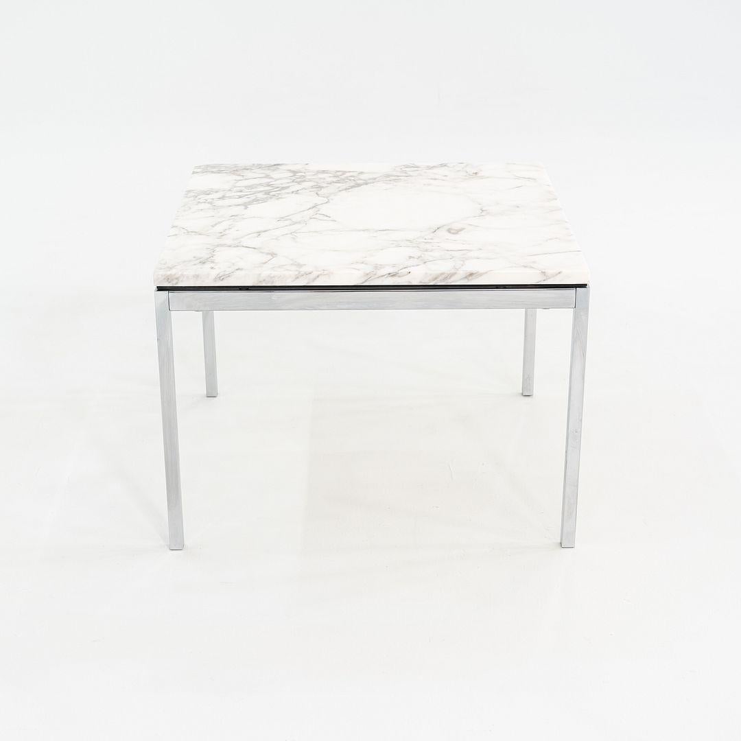2010s Table d'appoint Florence Knoll avec plateau en marbre Arabescato poli 23x23x17 Bon état - En vente à Philadelphia, PA