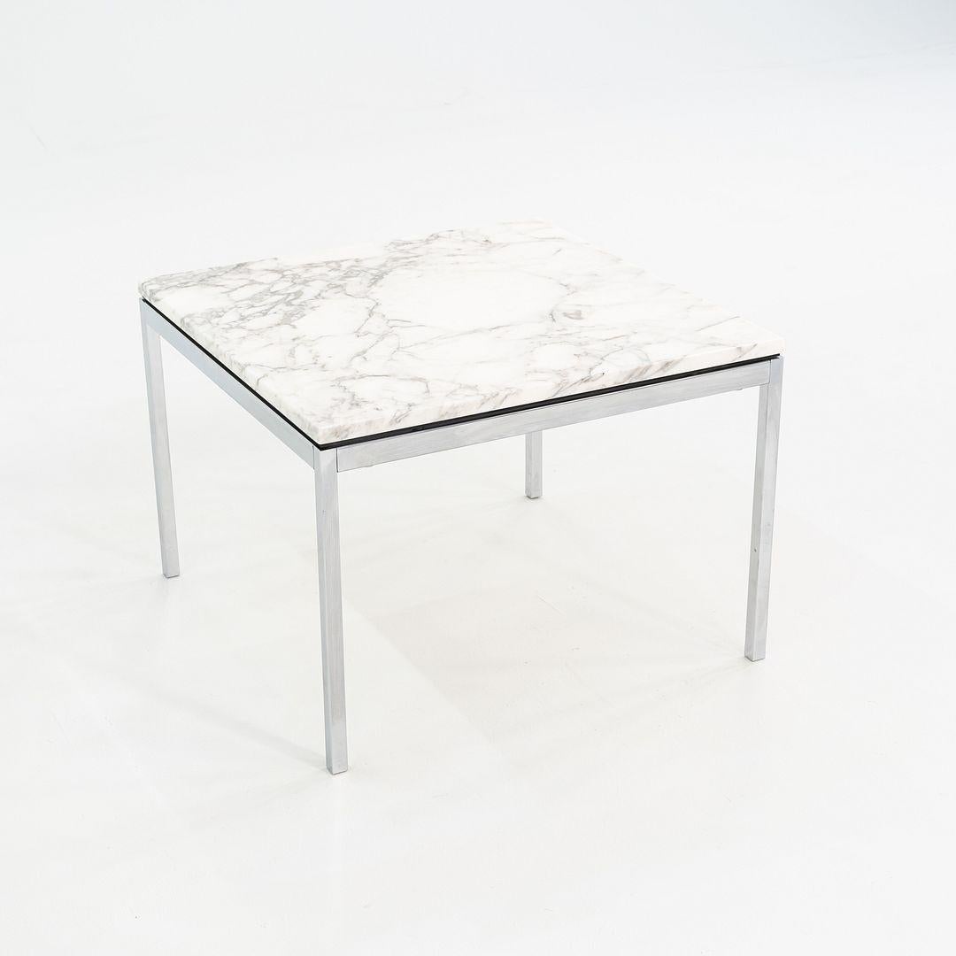 Acier 2010s Table d'appoint Florence Knoll avec plateau en marbre Arabescato poli 23x23x17 en vente