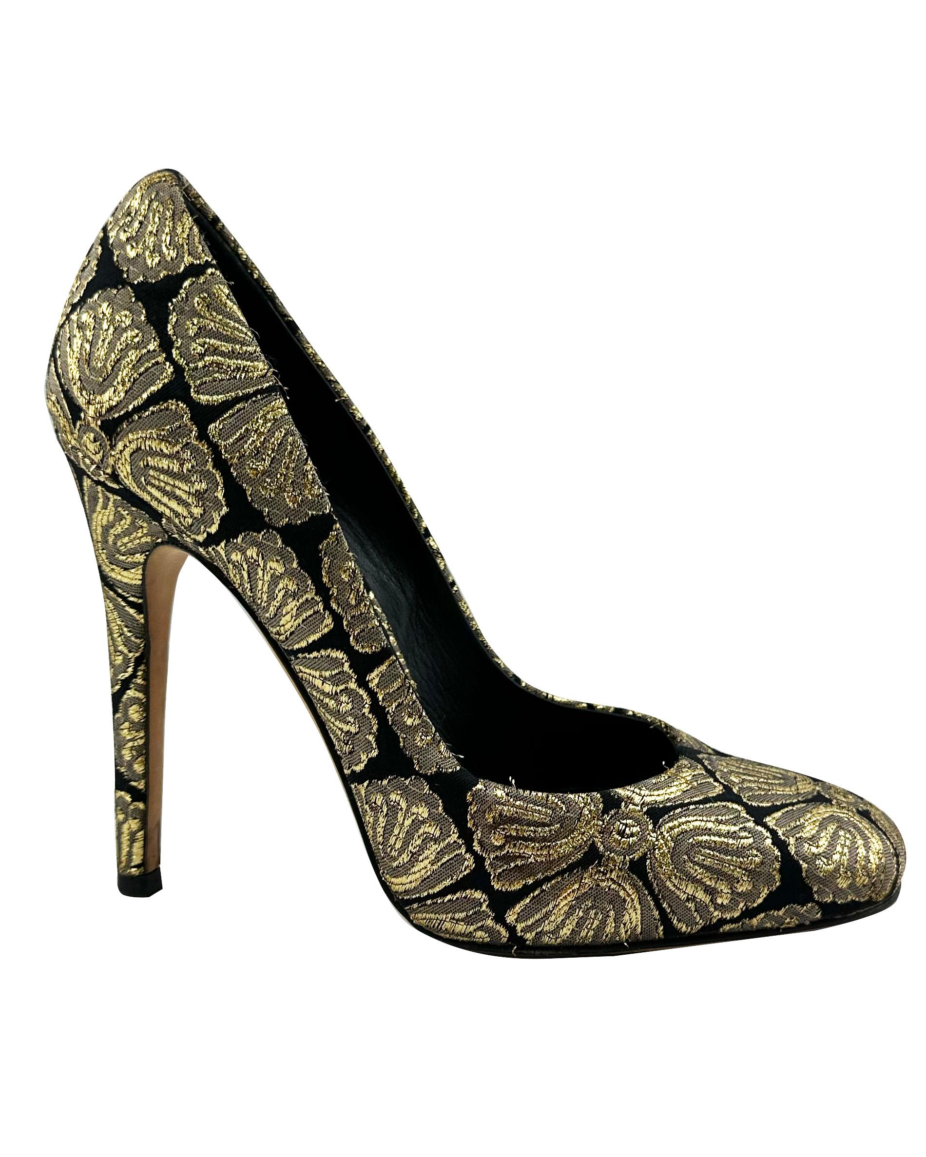 Glamorous Giambattista Valli black and gold brocade heels from the mid 2010's. Rounded square toe with a high pitch and 5