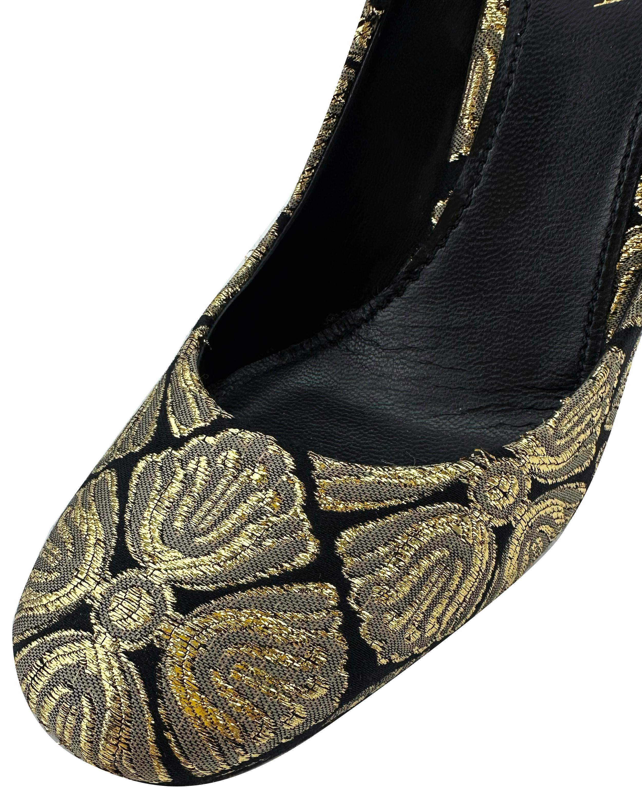 2010's Giambattista Valli Black and Gold Brocade Heels In condizioni buone in vendita a Toronto, Ontario
