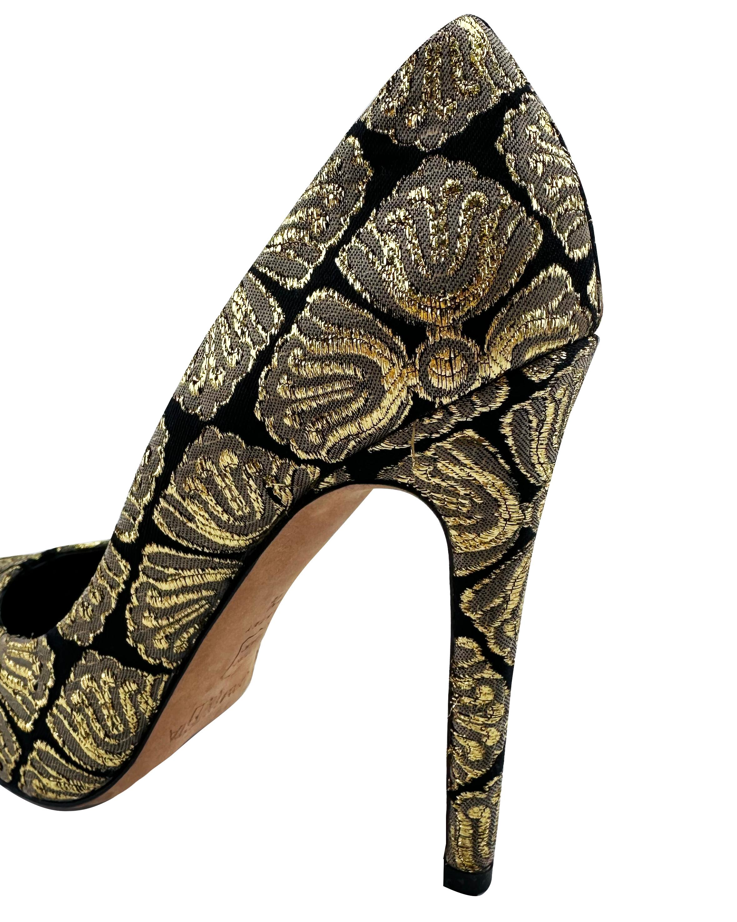 Donna 2010's Giambattista Valli Black and Gold Brocade Heels in vendita
