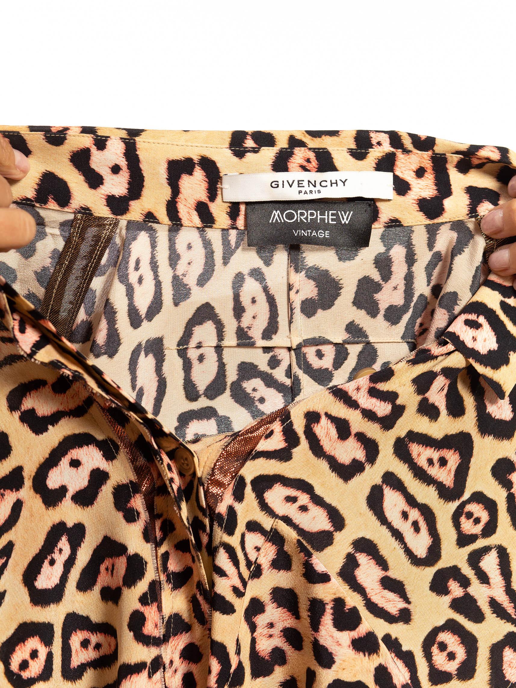 Chemise GIVENCHY en soie imprimée léopard beige et marron avec bordures métalliques, années 2010 en vente 5